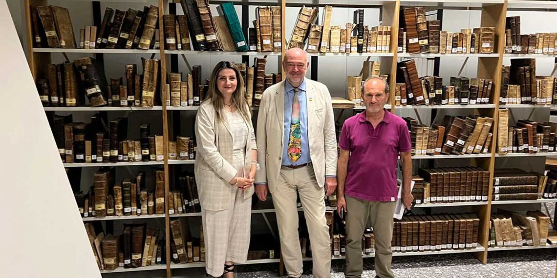 Δωρεά βιβλίων από τον Αν. Γενικό Πρόξενο της Ομοσπονδιακής Δημοκρατίας της Γερμανίας, Carsten Müller  στην Κοβεντάρειο Δημοτική Βιβλιοθήκη Κοζάνης