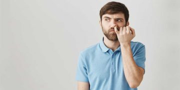 «Σκαλίζετε» τη μύτη σας; 3 σοβαροί λόγοι να σταματήσετε αμέσως!