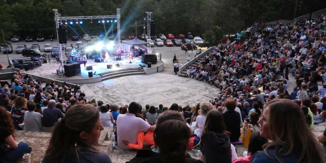 Δήμος Γρεβενών: «Μάγεψε» η Μαρία Παπαγεωργίου στο κατάμεστο Υπαίθριο Θέατρο – Συναυλία ορόσημο της κορυφαίας ερμηνεύτριας (Βίντεο+Φωτογραφίες)