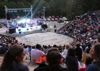 Δήμος Γρεβενών: «Μάγεψε» η Μαρία Παπαγεωργίου στο κατάμεστο Υπαίθριο Θέατρο – Συναυλία ορόσημο της κορυφαίας ερμηνεύτριας (Βίντεο+Φωτογραφίες)