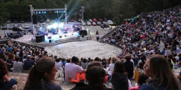 Δήμος Γρεβενών: «Μάγεψε» η Μαρία Παπαγεωργίου στο κατάμεστο Υπαίθριο Θέατρο – Συναυλία ορόσημο της κορυφαίας ερμηνεύτριας (Βίντεο+Φωτογραφίες)