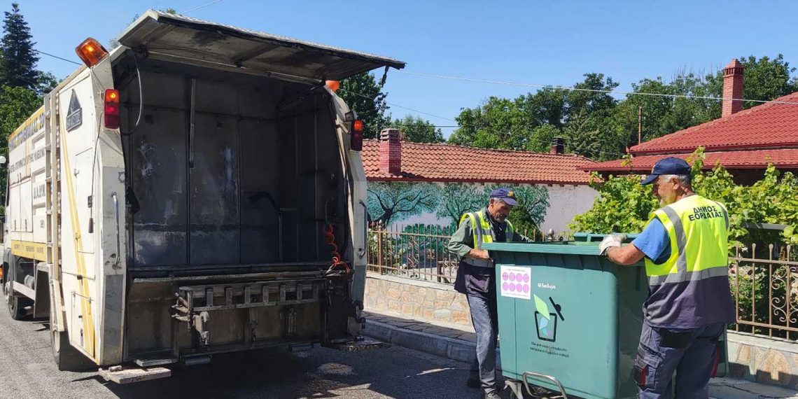 Ειδικά αυτοκόλλητα με πληροφορίες για την ημερομηνία απολύμανσης και πλύσης, στους κάδους απορριμμάτων του Δήμου Εορδαίας