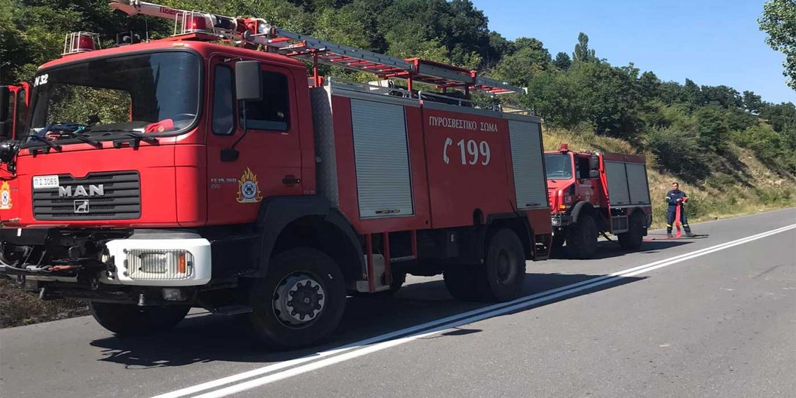 Υπό έλεγχο τέθηκε φωτιά που ξέσπασε σε βουνοπλαγιά ανάμεσα σε Σκλήθρο και Αγραπιδιές