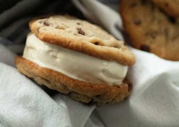 Τέλεια συνταγή για σπιτικό παγωτό σάντουιτς με 3 υλικά, σε πέντε λεπτά