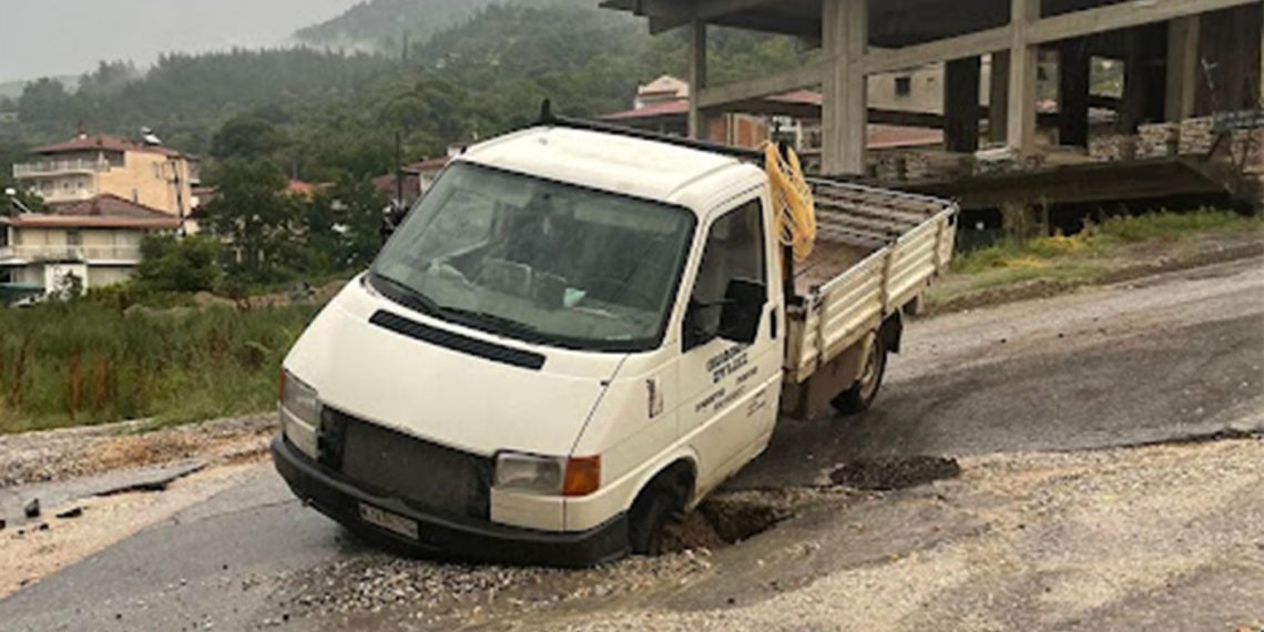 Βούλιαξε φορτηγό στα Σέρβια- Μεγάλα προβλήματα από την καταιγίδας της Παρασκευής (φωτό)