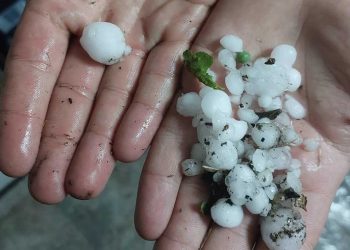 Νέα εικόνα από τη χαλαζόπτωση που έπεσε πριν από λίγο στην Κοζάνη