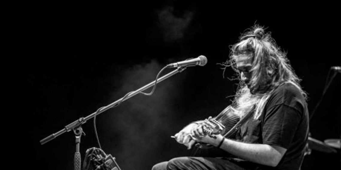 Ο Γιάννης Χαρούλης τη Δευτέρα 25 Ιουλίου στο Λιμναίο Οικισμό