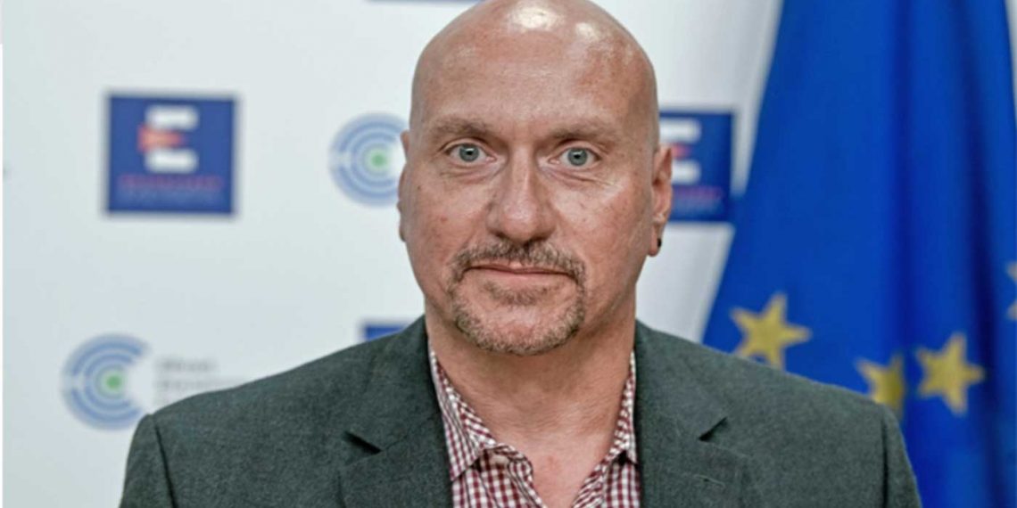 Κορωνοϊός- Έκτακτη ενημέρωση από τον ΕΟΔΥ: Στις ηλικίες 18 – 24 η μεγαλύτερη αύξηση των κρουσμάτων