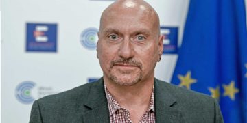 Κορωνοϊός- Έκτακτη ενημέρωση από τον ΕΟΔΥ: Στις ηλικίες 18 – 24 η μεγαλύτερη αύξηση των κρουσμάτων