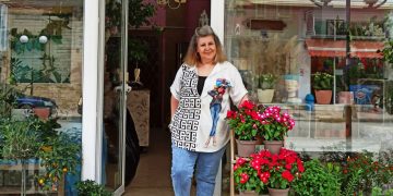 Επί ποδός τα Ανθοπωλεία της Πτολεμαΐδας για τον ΔΕΚΑΠΕΝΤΑΥΓΟΥΣΤΟ , το Πάσχα του Καλοκαιριού ! (φώτο-βίντεο- ρεπορτάζ της Κούλας Πουλασιχίδου)