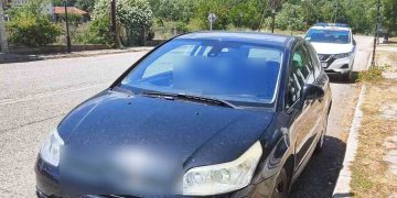 Συνελήφθησαν από αστυνομικούς της Διεύθυνσης Αστυνομίας Καστοριάς -4- νεαροί σε περιοχή της Ημαθίας, οι οποίοι μετέφεραν παράνομα με  Ι.Χ.Ε. αυτοκίνητο έναν αλλοδαπό