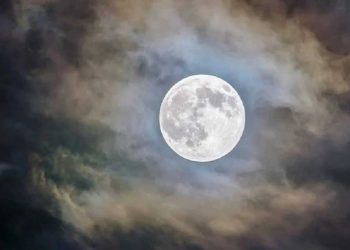 ΑΥΓΟΥΣΤΟΣ , ο Μήνας της Παναγιάς και ένα καλοκαίρι από μόνος του! (της Κούλας Πουλασιχίδου)