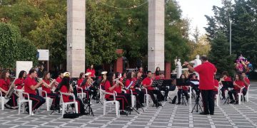 Γέμισε μελωδίες η πλατεία της Πτολεμαΐδας από την συναυλία της φιλαρμονικής του Δήμου Εορδαίας