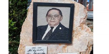 Έγιναν τα αποκαλυπτήρια του μνημείου του Χριστόδουλου Γαλάνου, στην πλατεία της Βλάστης