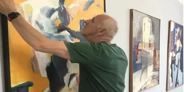 Ο Χρήστος Μπουρονίκος δημιουργεί ένα μικρό Βερολίνο τέχνης στα Γρεβενά: «Η εξέλιξη δεν έρχεται με λόγια και με θεωρίες»