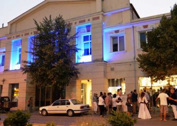 Δήμος Γρεβενών: Εντυπωσιακές επιχρωματισμένες φωτογραφίες από τα παλιά Γρεβενά – Άνοιξε η έκθεση «Χρωματο-μεγεθύνσεις» στη Δημοτική Αίθουσα Τέχνης «Αριστοτέλης Βαρσάμης»