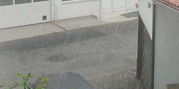 Πτολεμαΐδα: Δυνατή καλοκαιρινή μπόρα με αστραπές & μπουμπουνητά -VIDEO