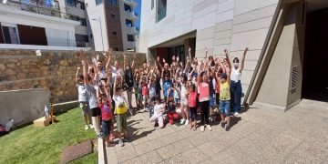 Τα πρωινά του καλοκαιριού η Κοβεντάρειος Δημοτική Βιβλιοθήκη Κοζάνης γεμίζει παιδικά χαμόγελα!