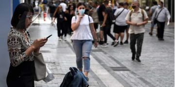 Ανοίγει η συζήτηση για την υποχρεωτικότητα της μάσκας από χειμώνα