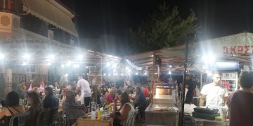 Αρκετός κόσμος το βράδυ του Σαββάτου στο πανηγύρι του Άι Γιάννη