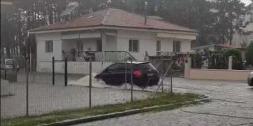 Πλημμυρισμένοι δρόμοι στην Πτολεμαΐδα από το δυνατό μπουρίνι -VIDEO