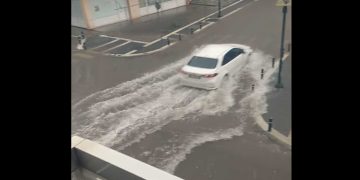 Σε ποτάμι μετατράπηκαν οι δρόμοι στην Πτολεμαΐδα (βίντεο)