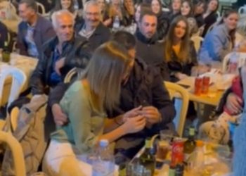 Πρόταση γάμου με κλαρίνα στην Σαμαρίνα Γρεβενών (βίντεο)