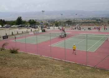 “Βούλιαξαν” από αυτοκίνητα και κόσμο οι εγκαταστάσεις  του Ομίλου Αντισφαίρισης Πτολεμαΐδας  , όπου διεξάγεται το Πανελλήνιο Πρωτάθλημα Τένις! (ρεπορτάζ της Κούλας Πουλασιχίδου)