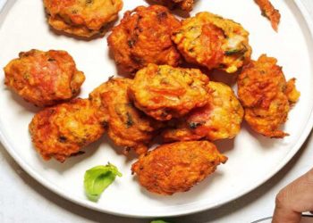 Ντοματοκεφτέδες με σάλτσα γιαουρτιού