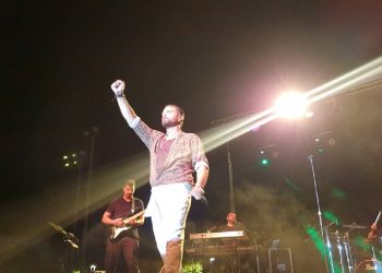 Χιλιάδες θεατές απόλαυσαν τον Ηλία Βρεττό στο “Πολιτιστικό Καλοκαίρι 2022” του Δήμου Φλώρινας