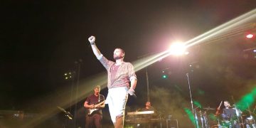 Χιλιάδες θεατές απόλαυσαν τον Ηλία Βρεττό στο “Πολιτιστικό Καλοκαίρι 2022” του Δήμου Φλώρινας