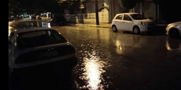 Στο ίδιο έργο θεατές βρέθηκαν, ευτυχώς για λίγο και ακριβώς μία εβδομάδα μετά τις σφοδρές καταιγίδες, οι κάτοικοι της Πτολεμαΐδας! (ρεπορτάζ της Κούλας Πουλασιχίδου)