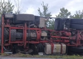 Τροχαίο στο δρόμο Κοζάνης- Λάρισας(ύψος Αεροδρομίου)- Με μικρά τραύματα ο οδηγός της νταλίκας που ντελαπάρισε