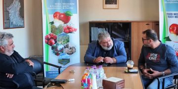 Με εκπροσώπους των μηλοκαλλιεργητών της Εορδαίας συναντήθηκε ο Δήμαρχος Παναγιώτης Πλακεντάς- Επιστολή στον Υπουργό Αγροτικής Ανάπτυξης με αίτημα στήριξής τους