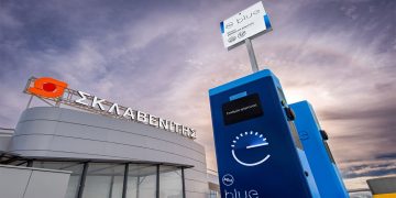 ΔΕΗ blue και ΣΚΛΑΒΕΝΙΤΗΣ ενώνουν τις δυνάμεις τους για τη βιώσιμη κινητικότητα