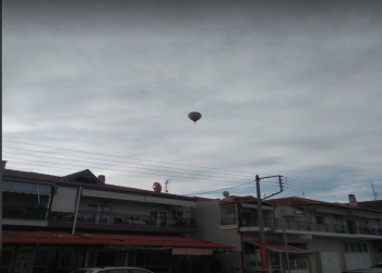 Διαφημιστικό αερόστατο στον ουρανό του Περδίκκα το πρωινό της Δευτέρας (Εικόνες + Βίντεο)