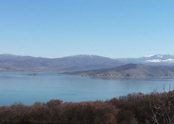 Δήμος Αμυνταίου: “Ύποπτος χώρος” για ύπαρξη παλαιών πυρομαχικών στην παραλία της λίμνης Πετρών