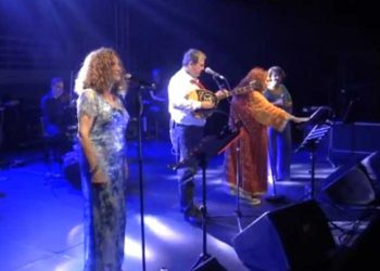 Πλήθος κόσμου στο κλειστό της Λευκόβρυσης παρακολούθησε τη συναυλία Χ. Νικολόπουλου-Γλυκερίας- Βιτάλη- Παπαδοπούλου (βίντεο)