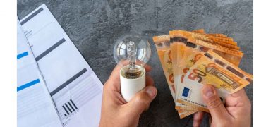 Ηλεκτρικό ρεύμα: Με μείωση 15% σε σχέση με το 2021 η πρόσθετη έκπτωση τον Οκτώβριο