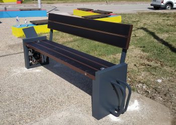 Έξυπνο ηλιακό παγκάκι απέκτησε η Πτολεμαΐδα