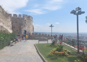 Πρόσκληση για μία βόλτα στην πιο “γοητευτική “συνοικία της Θεσσαλονίκης τα ΚΑΣΤΡΑ , το “μπαλκόνι” της πόλης με θέα τον Θερμαϊκό ! (ρεπορτάζ της Κούλας Πουλασιχίδου)