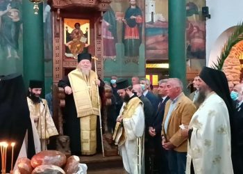 Ο Σεβασμιώτατος Μητροπολίτης Φλωρίνης κ. Θεόκλητος και ο Αρχιεπίσκοπος Ιόππης κ.Δαμασκηνός, στον πανηγυρίζοντα Ιερό Ναό Αγίας Θέκλας Μηλοχωρίου (ρεπορτάζ της Κούλας Πουλασιχίδου)