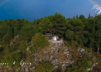 Το ουράνιο τόξο στην Καστοριά αγκαλιάζει τον Λάμπρο και την Ελένη ( βίντεο)