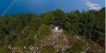 Το ουράνιο τόξο στην Καστοριά αγκαλιάζει τον Λάμπρο και την Ελένη ( βίντεο)