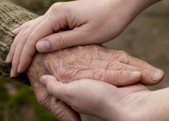 Παγκόσμια Ημέρα Ηλικιωμένων η 1η Οκτωβρίου και αποτελεί ημέρα οφειλόμενου φόρου τιμής στα “ΠΕΡΗΦΑΝΑ  ΓΗΡΑΤΕΙΑ”! (της Κούλας Πουλασιχίδου)!