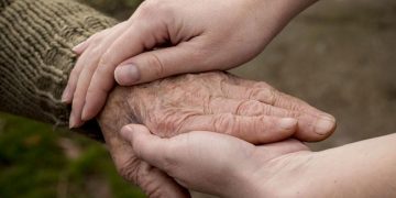 Παγκόσμια Ημέρα Ηλικιωμένων η 1η Οκτωβρίου και αποτελεί ημέρα οφειλόμενου φόρου τιμής στα “ΠΕΡΗΦΑΝΑ  ΓΗΡΑΤΕΙΑ”! (της Κούλας Πουλασιχίδου)!