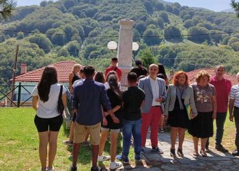 Την μαρτυρική κοινότητα Δροσοπηγής επισκέφθηκαν τα παιδιά του Κέντρου Κοινωνικής Πρόνοιας Περιφέρειας Δυτικής Μακεδονίας