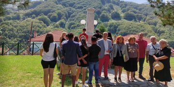 Την μαρτυρική κοινότητα Δροσοπηγής επισκέφθηκαν τα παιδιά του Κέντρου Κοινωνικής Πρόνοιας Περιφέρειας Δυτικής Μακεδονίας