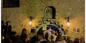 Πλήθος κόσμου στον εορτασμό της Ιεράς Μονής Γενεθλίου της Θεοτόκου Κλεισούρας Καστοριάς!(φώτο- βίντεο- ρεπορτάζ της Κούλας Πουλασιχίδου)