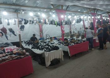 Ξεκίνησε η εμποροπανήγυρη της Πτολεμαΐδας – Σουβλάκια, χαλβάς, λούνα παρκ και πάγκοι με εμπορεύματα (φωτό)